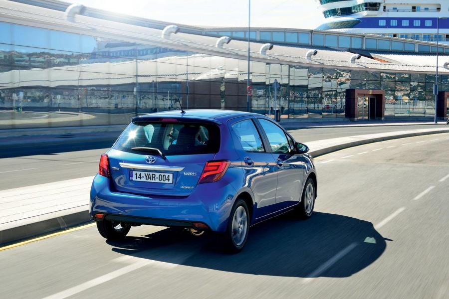  Toyota Yaris Hybrid 2014 года  (фото 9 из 29)